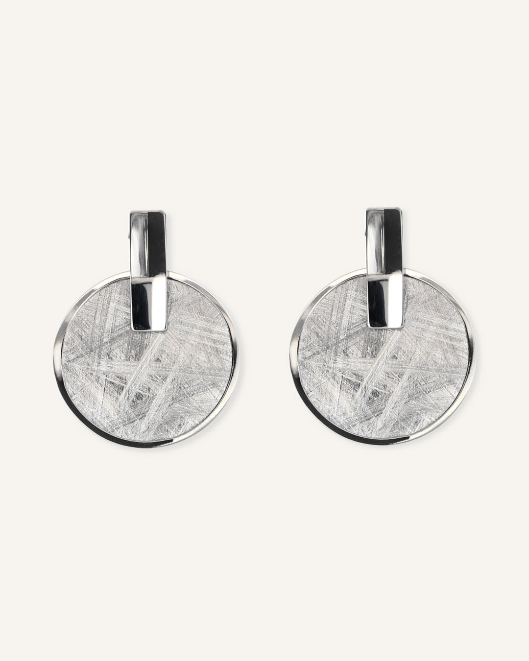 Okrugle matirane naušnice sa sjajnim detaljem