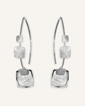 Viseće naušnice sa matiranim kvadratićima