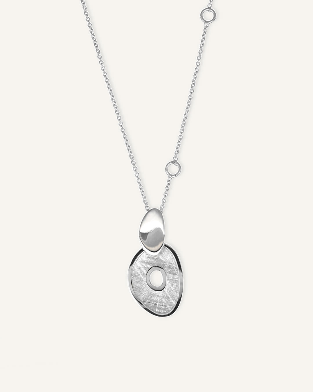 Ogrlica sa privjeskom nepravilnog oblika