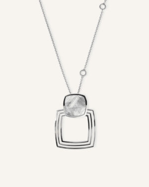 Ogrlica sa kvadratnim privjeskom