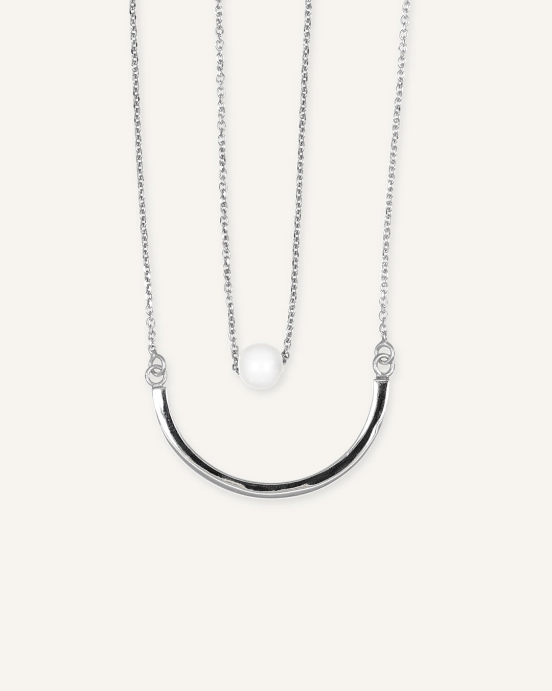 Ogrlica sa biserom i zaobljenim privjeskom